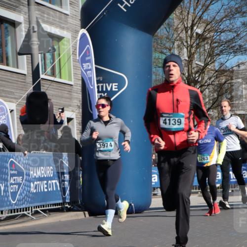 06.04.2025 - 44. Internationalen Wilhelmsburger Insellauf A. Gomolzig http://msf.ph/oto/7574534 06.04.2025 10:40:23 Ziel 3021, 3263, 3319, 3617, 3974, 4139 meine-sportfotos.de