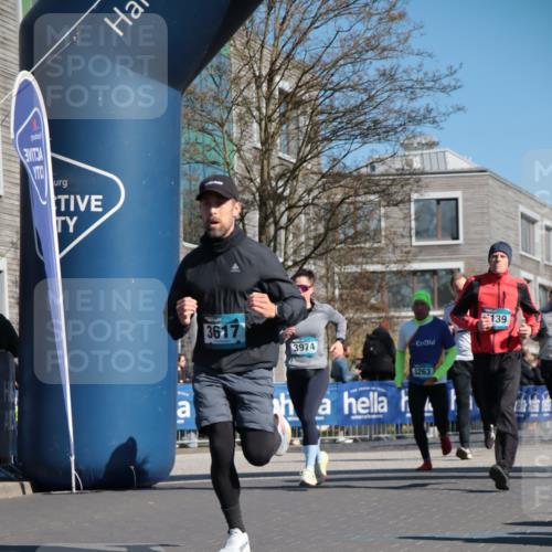06.04.2025 - 44. Internationalen Wilhelmsburger Insellauf A. Gomolzig http://msf.ph/oto/7574567 06.04.2025 10:40:22 Ziel 3021, 3263, 3319, 3617, 3974, 4139 meine-sportfotos.de