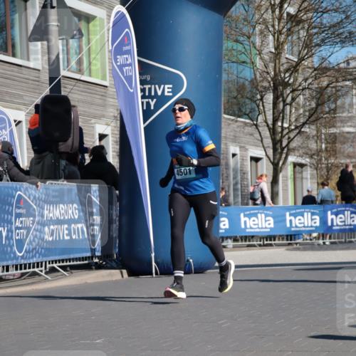 06.04.2025 - 44. Internationalen Wilhelmsburger Insellauf A. Gomolzig http://msf.ph/oto/7574624 06.04.2025 10:40:05 Ziel 4380, 4389, 4501, 5130 meine-sportfotos.de