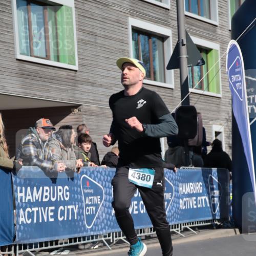 06.04.2025 - 44. Internationalen Wilhelmsburger Insellauf A. Gomolzig http://msf.ph/oto/7574650 06.04.2025 10:40:00 Ziel 3544, 4380, 4389, 4501, 5130 meine-sportfotos.de