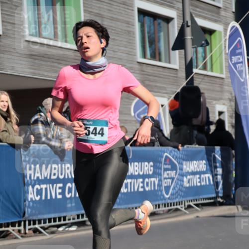 06.04.2025 - 44. Internationalen Wilhelmsburger Insellauf A. Gomolzig http://msf.ph/oto/7574669 06.04.2025 10:39:59 Ziel 3544, 3887, 4380, 5130 meine-sportfotos.de