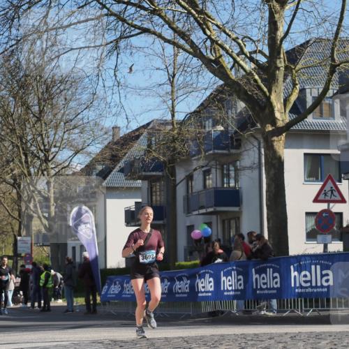 06.04.2025 - 44. Internationalen Wilhelmsburger Insellauf Luisa Fischer http://msf.ph/oto/7574709 06.04.2025 10:42:10 Ziel 3692 meine-sportfotos.de