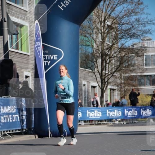 06.04.2025 - 44. Internationalen Wilhelmsburger Insellauf A. Gomolzig http://msf.ph/oto/7574713 06.04.2025 10:39:52 Ziel 3544, 3729, 3872, 3887 meine-sportfotos.de