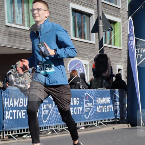 06.04.2025 - 44. Internationalen Wilhelmsburger Insellauf A. Gomolzig http://msf.ph/oto/7574726 06.04.2025 10:39:52 Ziel 3544, 3729, 3872, 3887 meine-sportfotos.de