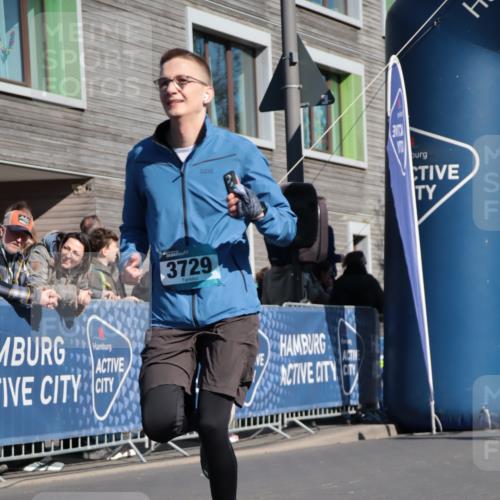 06.04.2025 - 44. Internationalen Wilhelmsburger Insellauf A. Gomolzig http://msf.ph/oto/7574731 06.04.2025 10:39:52 Ziel 3544, 3729, 3872, 3887 meine-sportfotos.de
