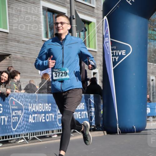 06.04.2025 - 44. Internationalen Wilhelmsburger Insellauf A. Gomolzig http://msf.ph/oto/7574736 06.04.2025 10:39:52 Ziel 3544, 3729, 3872, 3887 meine-sportfotos.de