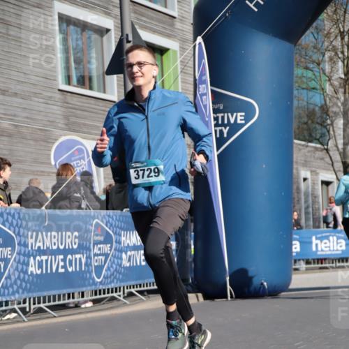 06.04.2025 - 44. Internationalen Wilhelmsburger Insellauf A. Gomolzig http://msf.ph/oto/7574738 06.04.2025 10:39:52 Ziel 3544, 3729, 3872, 3887 meine-sportfotos.de
