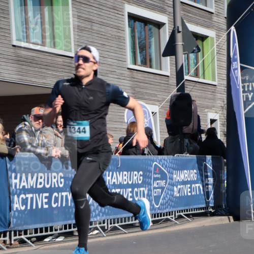 06.04.2025 - 44. Internationalen Wilhelmsburger Insellauf A. Gomolzig http://msf.ph/oto/7574754 06.04.2025 10:39:48 Ziel 3729, 3872, 3887, 4344 meine-sportfotos.de