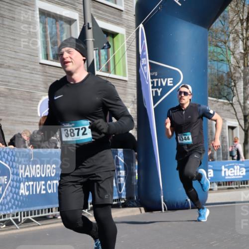 06.04.2025 - 44. Internationalen Wilhelmsburger Insellauf A. Gomolzig http://msf.ph/oto/7574760 06.04.2025 10:39:47 Ziel 3729, 3872, 4344 meine-sportfotos.de
