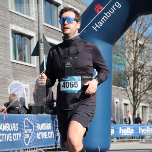 06.04.2025 - 44. Internationalen Wilhelmsburger Insellauf A. Gomolzig http://msf.ph/oto/7574772 06.04.2025 10:39:42 Ziel 3756, 3872, 4065, 4067, 4344 meine-sportfotos.de