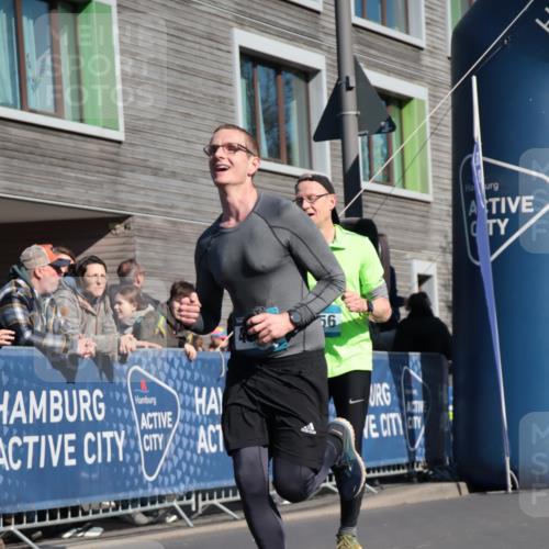 06.04.2025 - 44. Internationalen Wilhelmsburger Insellauf A. Gomolzig http://msf.ph/oto/7574801 06.04.2025 10:39:40 Ziel 3417, 3418, 3756, 3833, 4065, 4067, 4344 meine-sportfotos.de