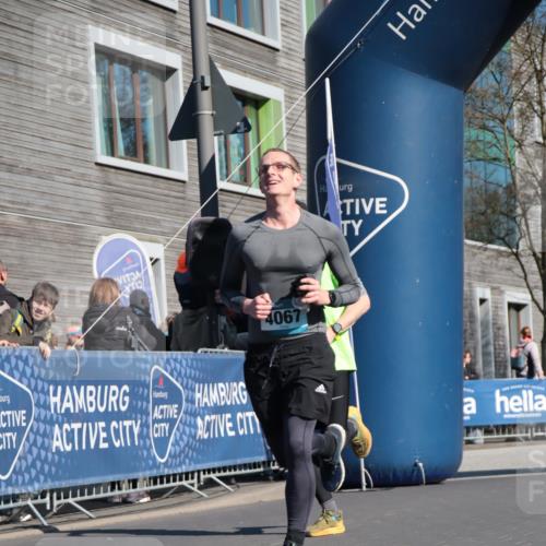 06.04.2025 - 44. Internationalen Wilhelmsburger Insellauf A. Gomolzig http://msf.ph/oto/7574815 06.04.2025 10:39:40 Ziel 3417, 3418, 3756, 3833, 4065, 4067, 4344 meine-sportfotos.de