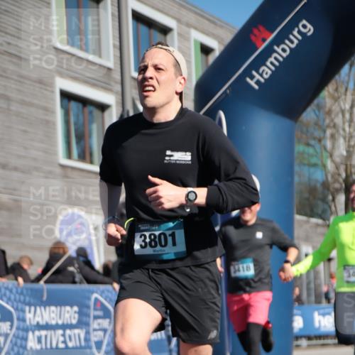 06.04.2025 - 44. Internationalen Wilhelmsburger Insellauf A. Gomolzig http://msf.ph/oto/7574835 06.04.2025 10:39:35 Ziel 3417, 3418, 3756, 3801, 3833, 4065, 4067, 5095, 5179 meine-sportfotos.de