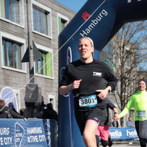06.04.2025 - 44. Internationalen Wilhelmsburger Insellauf A. Gomolzig http://msf.ph/oto/7574845 06.04.2025 10:39:34 Ziel 3417, 3418, 3756, 3801, 3833, 4067, 5095, 5179 meine-sportfotos.de