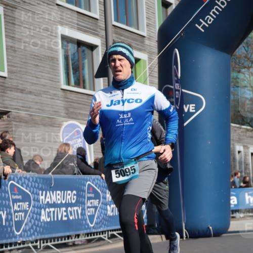 06.04.2025 - 44. Internationalen Wilhelmsburger Insellauf A. Gomolzig http://msf.ph/oto/7574891 06.04.2025 10:39:32 Ziel 3417, 3418, 3801, 3833, 5095, 5179 meine-sportfotos.de