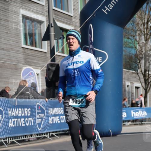 06.04.2025 - 44. Internationalen Wilhelmsburger Insellauf A. Gomolzig http://msf.ph/oto/7574897 06.04.2025 10:39:31 Ziel 3417, 3418, 3801, 3833, 5095, 5179 meine-sportfotos.de