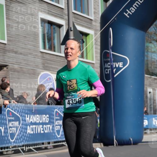 06.04.2025 - 44. Internationalen Wilhelmsburger Insellauf A. Gomolzig http://msf.ph/oto/7574910 06.04.2025 10:39:24 Ziel 4356 meine-sportfotos.de