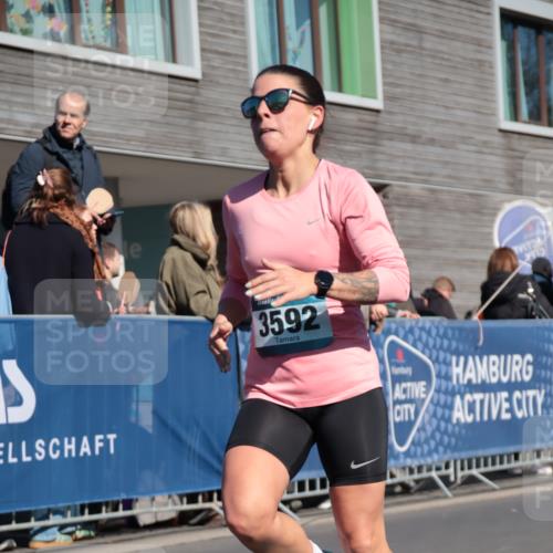 06.04.2025 - 44. Internationalen Wilhelmsburger Insellauf A. Gomolzig http://msf.ph/oto/7574914 06.04.2025 10:39:18 Ziel 3592, 3915, 4253, 4356, 4560, 4592 meine-sportfotos.de