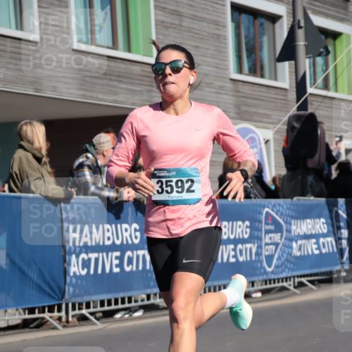 06.04.2025 - 44. Internationalen Wilhelmsburger Insellauf A. Gomolzig http://msf.ph/oto/7574919 06.04.2025 10:39:18 Ziel 3592, 3915, 4253, 4356, 4560, 4592 meine-sportfotos.de