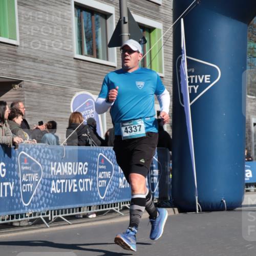 06.04.2025 - 44. Internationalen Wilhelmsburger Insellauf A. Gomolzig http://msf.ph/oto/7574958 06.04.2025 10:39:10 Ziel 3350, 3709, 3915, 4047, 4253, 4337, 4359 meine-sportfotos.de