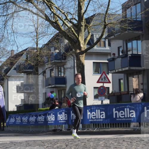 06.04.2025 - 44. Internationalen Wilhelmsburger Insellauf Luisa Fischer http://msf.ph/oto/7575099 06.04.2025 10:42:19 Ziel 0000, 240, 4458 meine-sportfotos.de