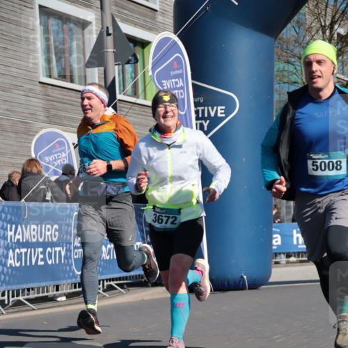 06.04.2025 - 44. Internationalen Wilhelmsburger Insellauf A. Gomolzig http://msf.ph/oto/7575116 06.04.2025 10:38:48 Ziel 3672, 4246, 5008 meine-sportfotos.de