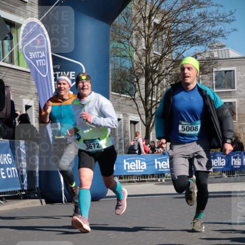 06.04.2025 - 44. Internationalen Wilhelmsburger Insellauf A. Gomolzig http://msf.ph/oto/7575132 06.04.2025 10:38:48 Ziel 3672, 4246, 5008 meine-sportfotos.de