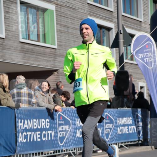 06.04.2025 - 44. Internationalen Wilhelmsburger Insellauf A. Gomolzig http://msf.ph/oto/7575152 06.04.2025 10:38:43 Ziel 3672, 4246, 5008, 5143 meine-sportfotos.de