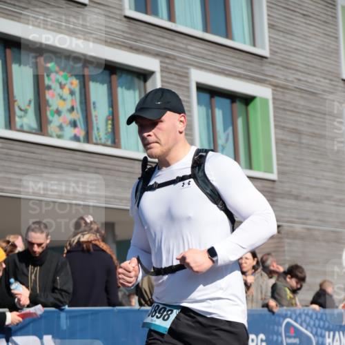 06.04.2025 - 44. Internationalen Wilhelmsburger Insellauf A. Gomolzig http://msf.ph/oto/7575171 06.04.2025 10:38:37 Ziel 3898, 5143 meine-sportfotos.de