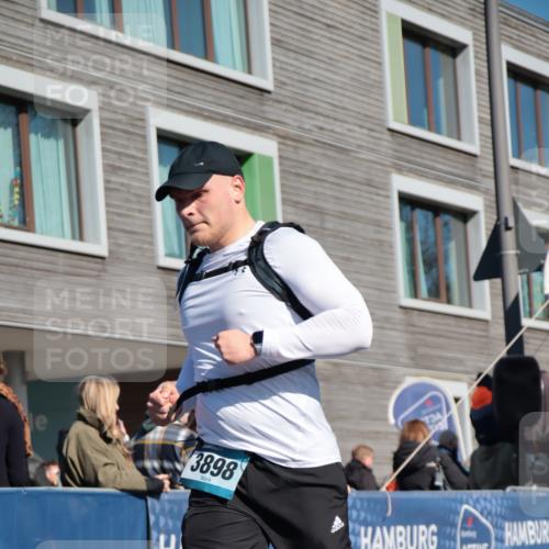 06.04.2025 - 44. Internationalen Wilhelmsburger Insellauf A. Gomolzig http://msf.ph/oto/7575177 06.04.2025 10:38:36 Ziel 3898, 4563, 5143 meine-sportfotos.de