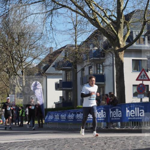 06.04.2025 - 44. Internationalen Wilhelmsburger Insellauf Luisa Fischer http://msf.ph/oto/7575181 06.04.2025 10:42:21 Ziel 4240, 4297 meine-sportfotos.de