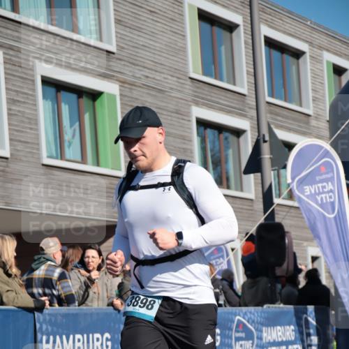 06.04.2025 - 44. Internationalen Wilhelmsburger Insellauf A. Gomolzig http://msf.ph/oto/7575183 06.04.2025 10:38:36 Ziel 3898, 4563, 5143 meine-sportfotos.de