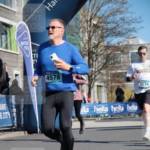 06.04.2025 - 44. Internationalen Wilhelmsburger Insellauf A. Gomolzig http://msf.ph/oto/7575254 06.04.2025 10:38:25 Ziel 3178, 3369, 3675, 4118, 4563, 4578 meine-sportfotos.de