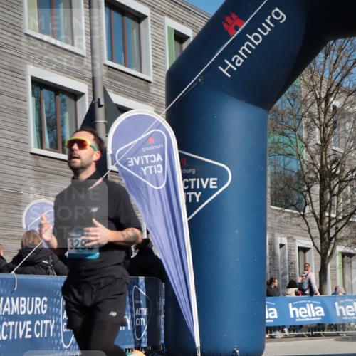 06.04.2025 - 44. Internationalen Wilhelmsburger Insellauf A. Gomolzig http://msf.ph/oto/7575266 06.04.2025 10:38:12 Ziel 3295, 3840, 3921, 4278, 4279, 4290 meine-sportfotos.de