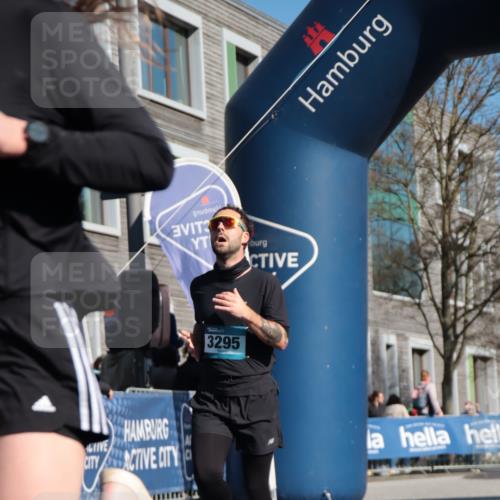 06.04.2025 - 44. Internationalen Wilhelmsburger Insellauf A. Gomolzig http://msf.ph/oto/7575276 06.04.2025 10:38:12 Ziel 3295, 3840, 3921, 4278, 4279, 4290 meine-sportfotos.de