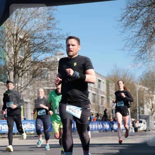 06.04.2025 - 44. Internationalen Wilhelmsburger Insellauf A. Gomolzig http://msf.ph/oto/7575313 06.04.2025 10:38:09 Ziel 3295, 3654, 3840, 3921, 4278, 4279, 4290, 4365 meine-sportfotos.de