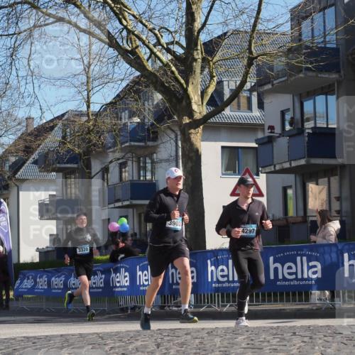 06.04.2025 - 44. Internationalen Wilhelmsburger Insellauf Luisa Fischer http://msf.ph/oto/7575330 06.04.2025 10:42:25 Ziel 3320, 3903, 4297 meine-sportfotos.de