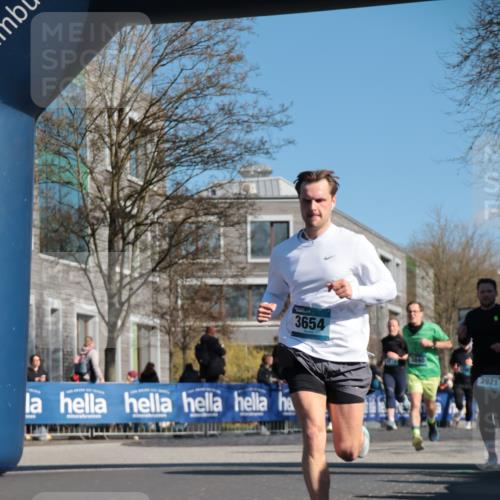 06.04.2025 - 44. Internationalen Wilhelmsburger Insellauf A. Gomolzig http://msf.ph/oto/7575346 06.04.2025 10:38:06 Ziel 3295, 3654, 3840, 3921, 4278, 4279, 4290, 4365, 4507 meine-sportfotos.de