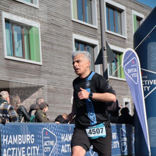 06.04.2025 - 44. Internationalen Wilhelmsburger Insellauf A. Gomolzig http://msf.ph/oto/7575371 06.04.2025 10:38:03 Ziel 3654, 3921, 4365, 4507 meine-sportfotos.de