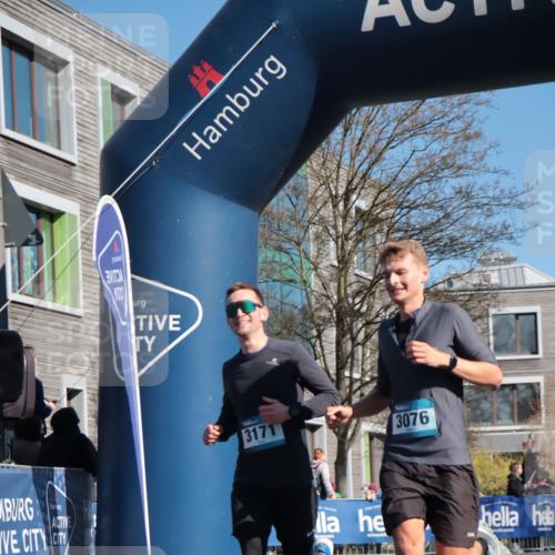 06.04.2025 - 44. Internationalen Wilhelmsburger Insellauf A. Gomolzig http://msf.ph/oto/7575397 06.04.2025 10:37:54 Ziel 3076, 3171, 4451, 4530 meine-sportfotos.de