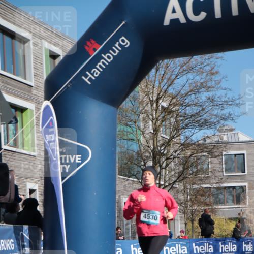 06.04.2025 - 44. Internationalen Wilhelmsburger Insellauf A. Gomolzig http://msf.ph/oto/7575424 06.04.2025 10:37:52 Ziel 3076, 3171, 3496, 4451, 4530, 4579 meine-sportfotos.de