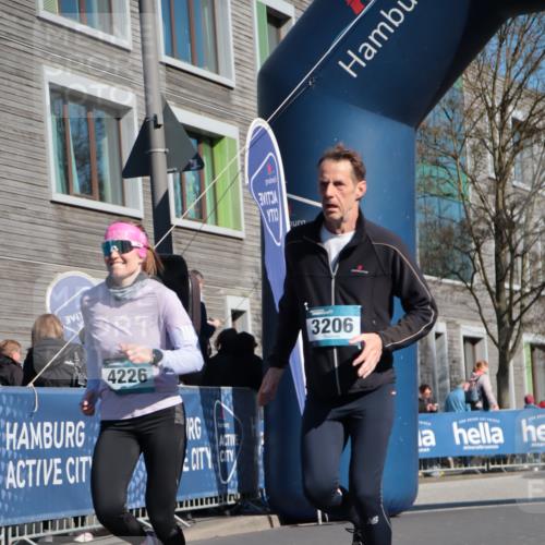 06.04.2025 - 44. Internationalen Wilhelmsburger Insellauf A. Gomolzig http://msf.ph/oto/7575459 06.04.2025 10:37:40 Ziel 3197, 3206, 4226, 4470, 5051 meine-sportfotos.de