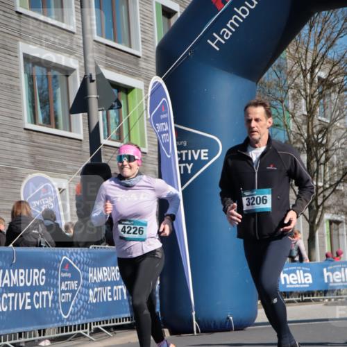 06.04.2025 - 44. Internationalen Wilhelmsburger Insellauf A. Gomolzig http://msf.ph/oto/7575466 06.04.2025 10:37:40 Ziel 3197, 3206, 4226, 4470, 5051 meine-sportfotos.de