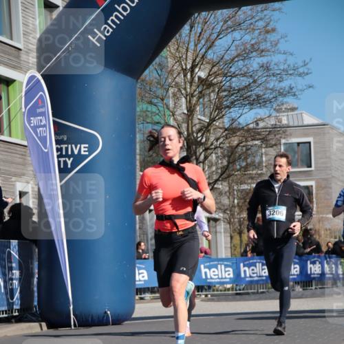 06.04.2025 - 44. Internationalen Wilhelmsburger Insellauf A. Gomolzig http://msf.ph/oto/7575488 06.04.2025 10:37:38 Ziel 3197, 3206, 4226, 4470, 5051 meine-sportfotos.de