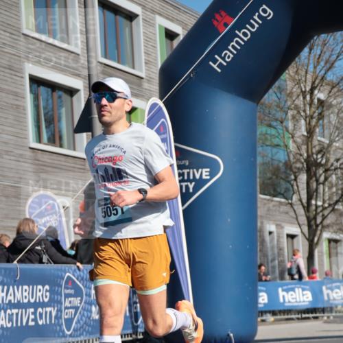 06.04.2025 - 44. Internationalen Wilhelmsburger Insellauf A. Gomolzig http://msf.ph/oto/7575496 06.04.2025 10:37:36 Ziel 3197, 3206, 4226, 4470, 5051 meine-sportfotos.de