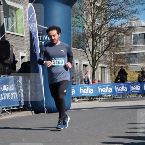 06.04.2025 - 44. Internationalen Wilhelmsburger Insellauf A. Gomolzig http://msf.ph/oto/7575539 06.04.2025 10:37:26 Ziel 3174, 5188 meine-sportfotos.de
