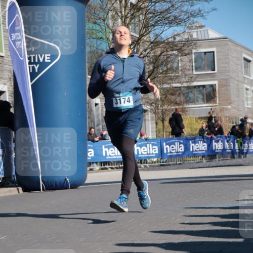 06.04.2025 - 44. Internationalen Wilhelmsburger Insellauf A. Gomolzig http://msf.ph/oto/7575568 06.04.2025 10:37:22 Ziel 3174 meine-sportfotos.de