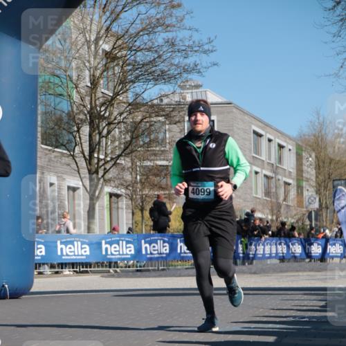 06.04.2025 - 44. Internationalen Wilhelmsburger Insellauf A. Gomolzig http://msf.ph/oto/7575631 06.04.2025 10:37:06 Ziel 3543, 3819, 4099, 5067, 5084 meine-sportfotos.de