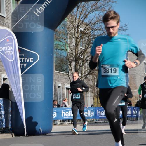 06.04.2025 - 44. Internationalen Wilhelmsburger Insellauf A. Gomolzig http://msf.ph/oto/7575651 06.04.2025 10:37:04 Ziel 3543, 3819, 4099, 4587, 5067, 5084, 5198 meine-sportfotos.de