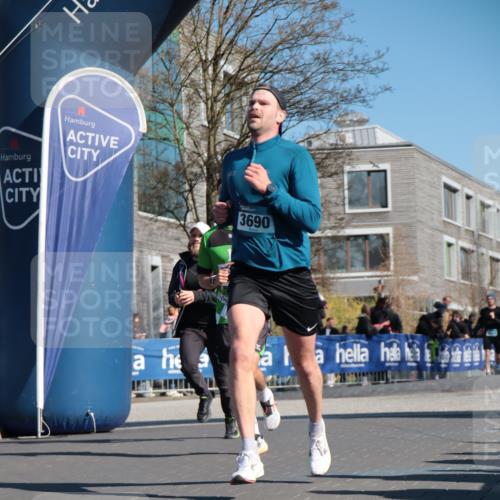 06.04.2025 - 44. Internationalen Wilhelmsburger Insellauf A. Gomolzig http://msf.ph/oto/7575702 06.04.2025 10:36:58 Ziel 3543, 3690, 3819, 4587, 5198 meine-sportfotos.de